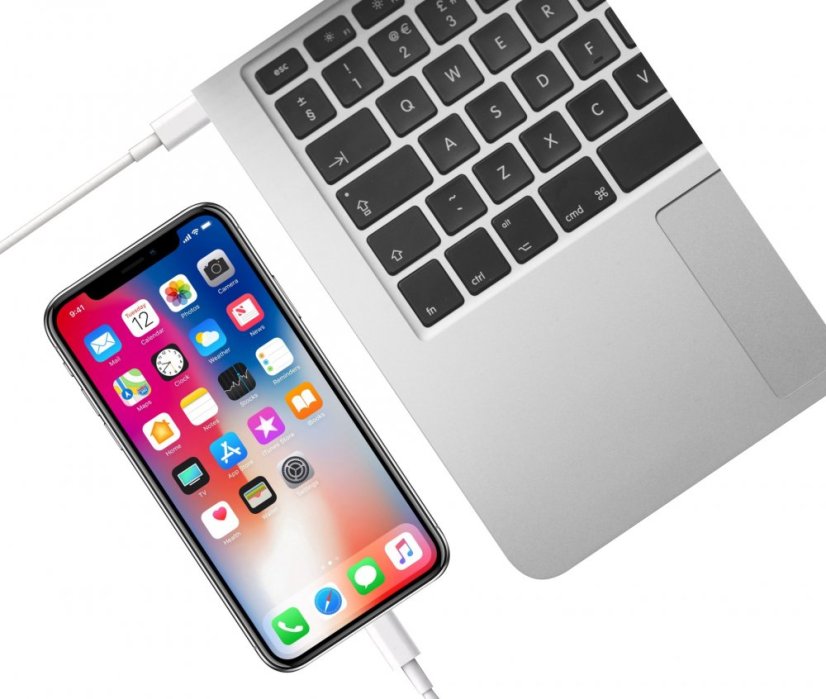 KOMA Synchronizačný a nabíjací kábel USB-A / Lightning pre Apple iPhone / iPad / iPod, biely, dĺžka 1 m